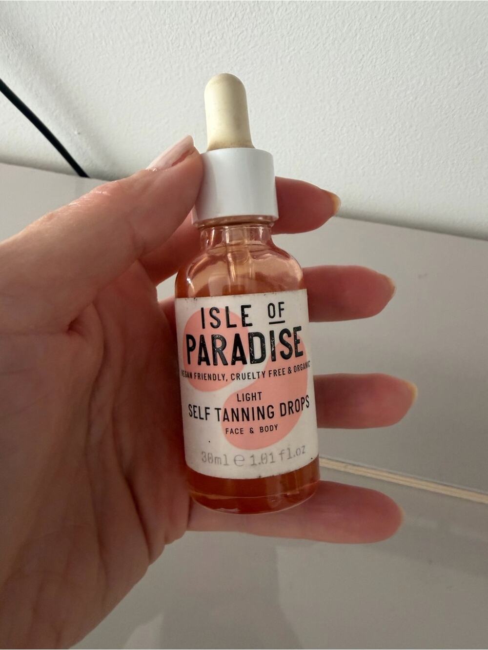 đ˝Isle of Paradise Light Self Tanning Drops